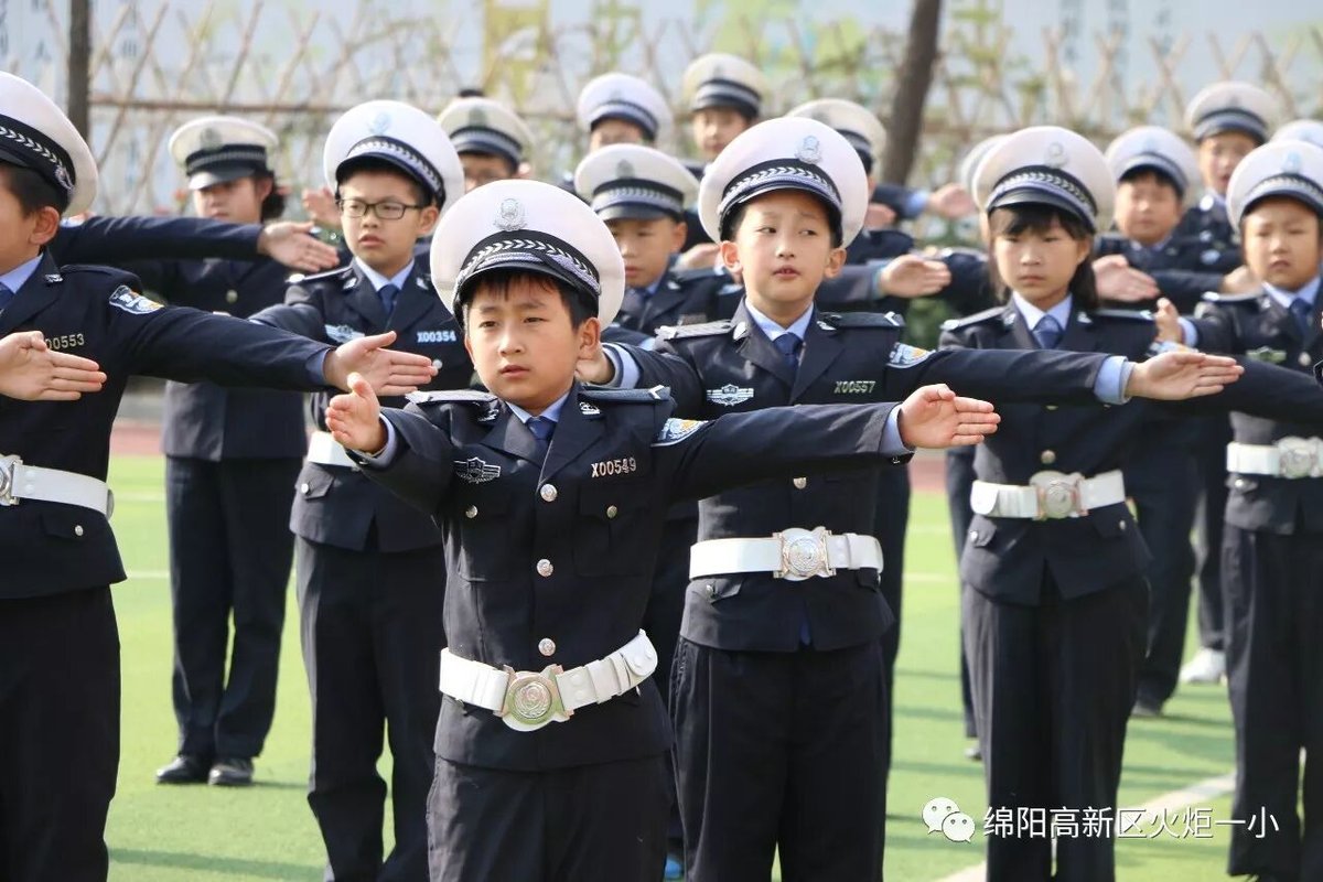 【火一动态】122"尊法守规明礼进学堂"交通安全宣传活动