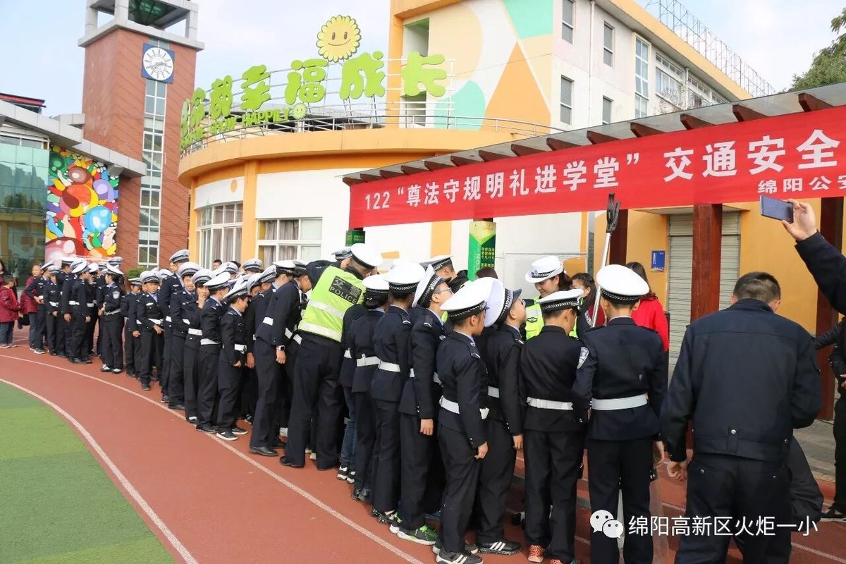 【火一动态】122"尊法守规明礼进学堂"交通安全宣传活动