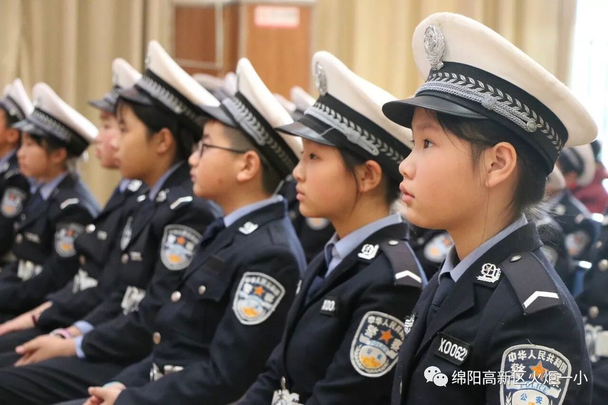 【火一动态】122"尊法守规明礼进学堂"交通安全宣传活动