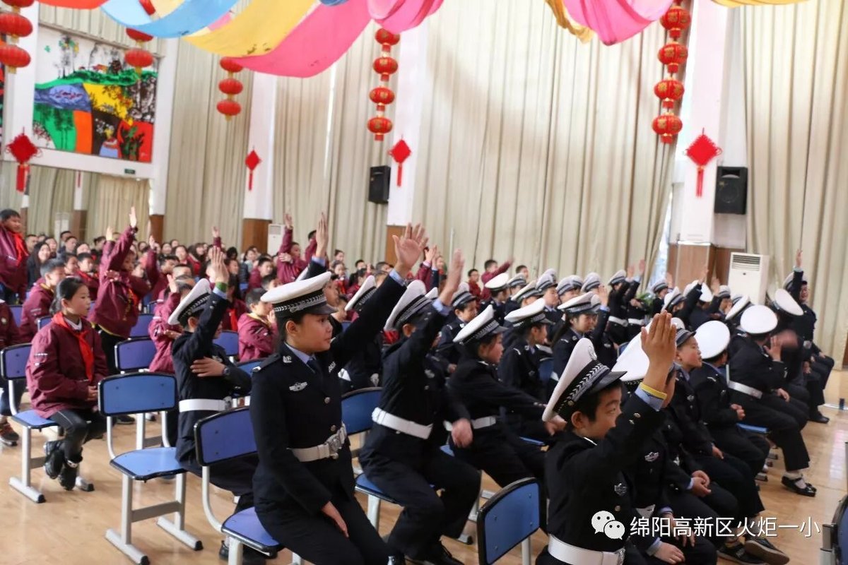 【火一动态】122"尊法守规明礼进学堂"交通安全宣传活动