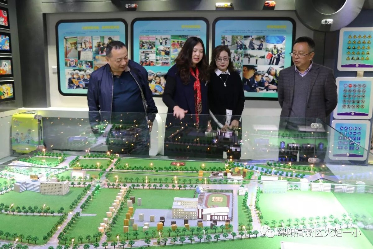 【火一动态】市区两级对我校义务教育均衡发展工作市级复检迎检准备进行指导