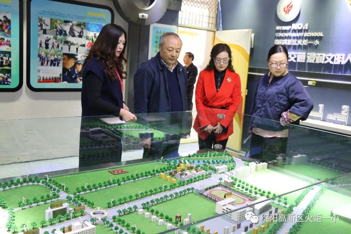 【火一动态】市区两级对我校义务教育均衡发展工作市级复检迎检准备进行指导