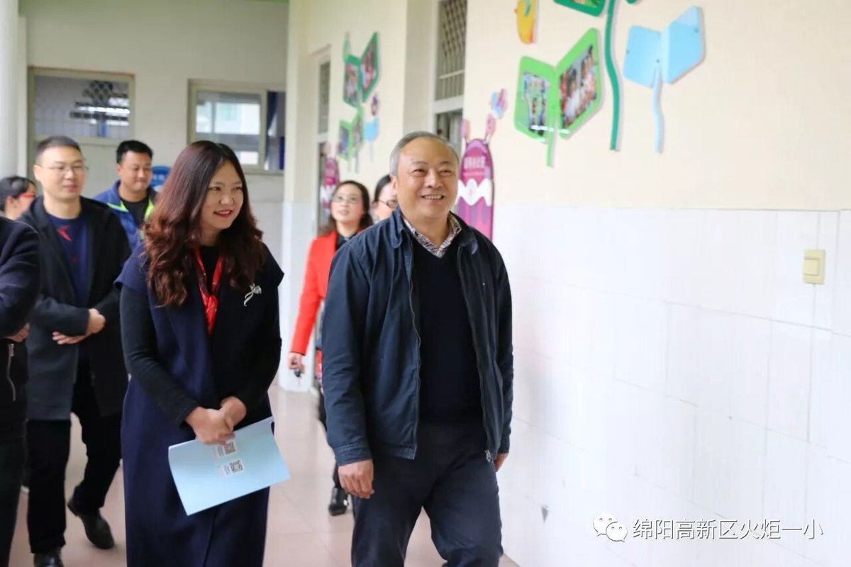 【火一动态】市区两级对我校义务教育均衡发展工作市级复检迎检准备进行指导
