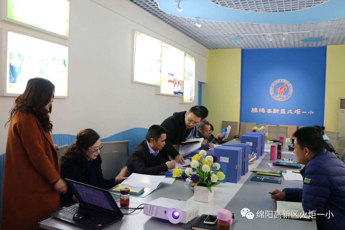 【火一动态】市区两级对我校义务教育均衡发展工作市级复检迎检准备进行指导