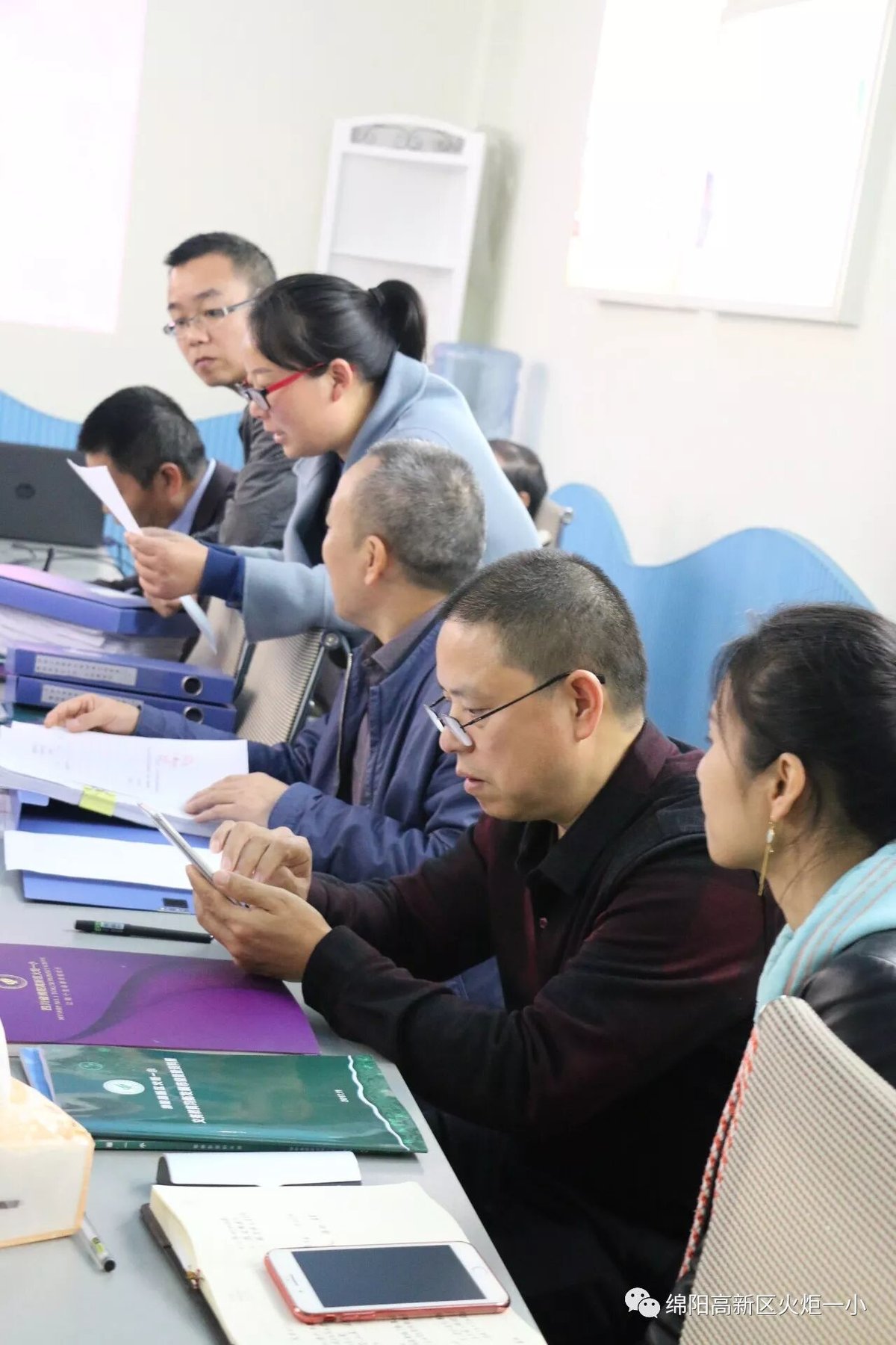 【火一动态】市区两级对我校义务教育均衡发展工作市级复检迎检准备进行指导