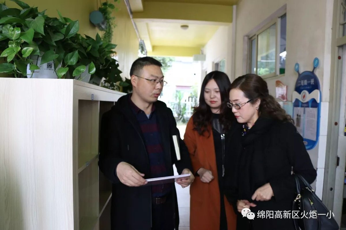 【火一动态】市区两级对我校义务教育均衡发展工作市级复检迎检准备进行指导