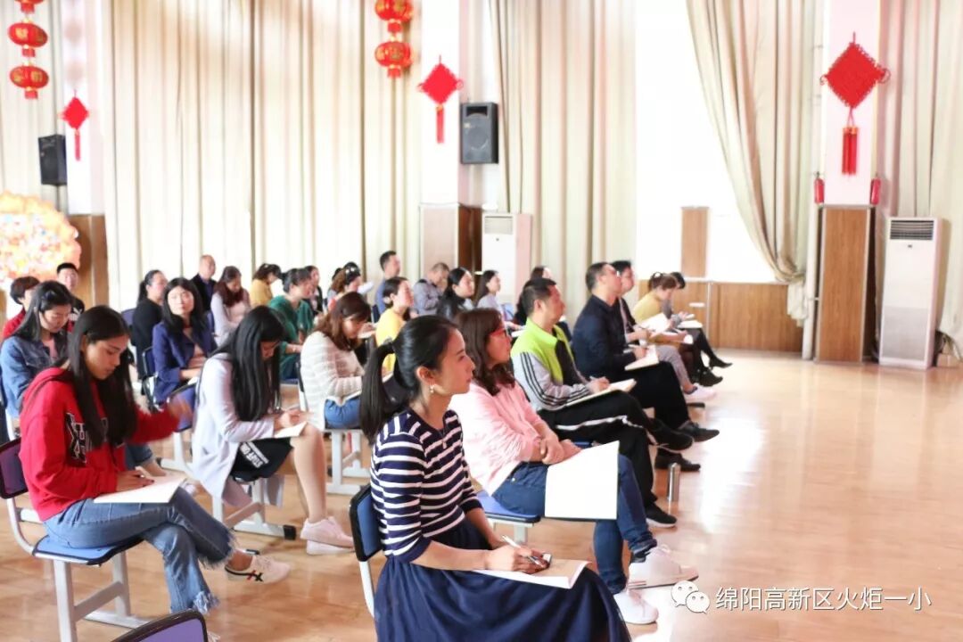 【火一动态】讲述教育故事  重塑师生关系——第十九期教师论坛