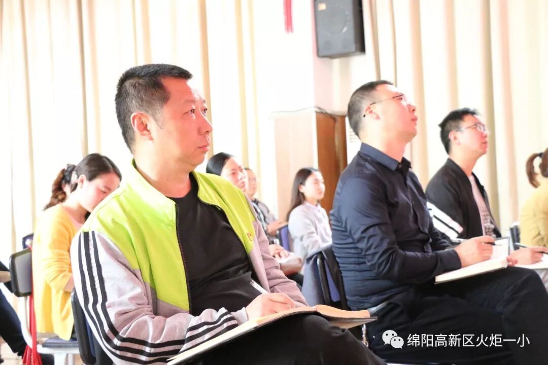 【火一动态】讲述教育故事  重塑师生关系——第十九期教师论坛