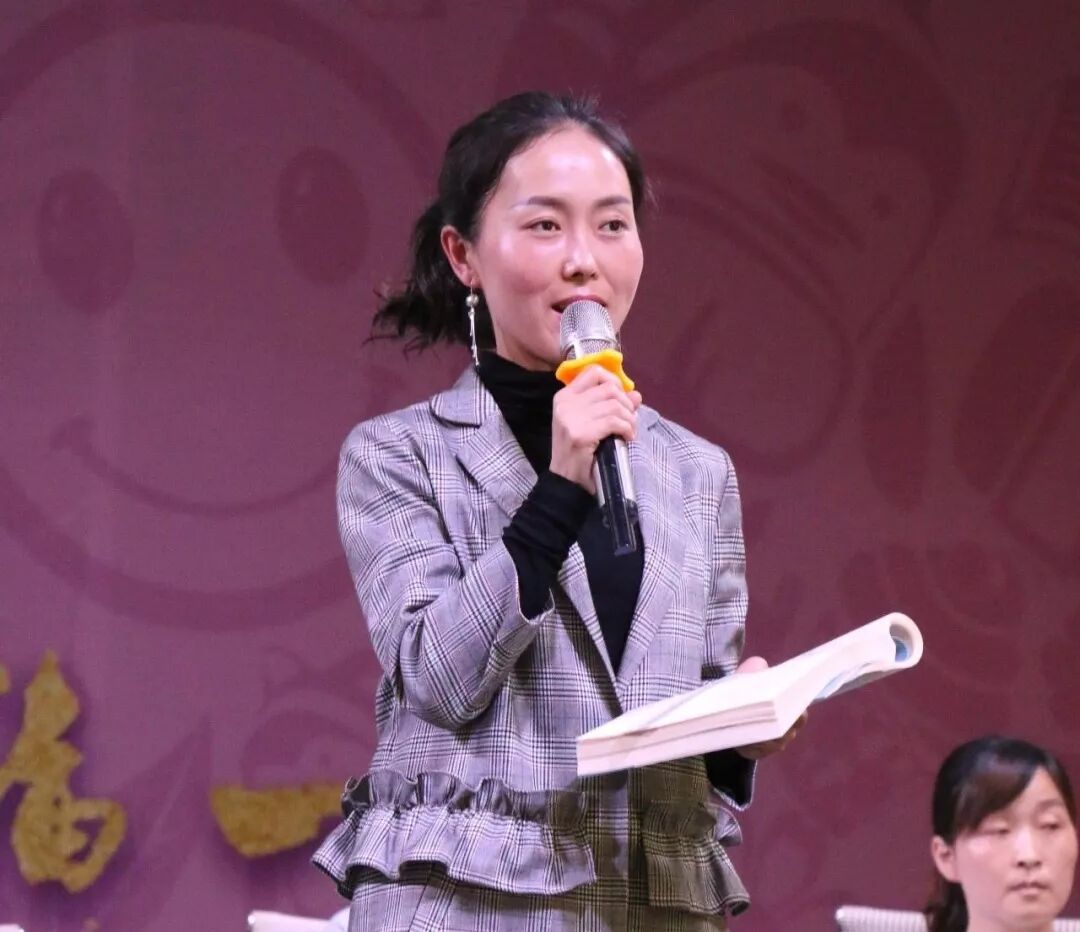 【火一动态】叩问生命   绽放芳华 ----第二十期教师论坛