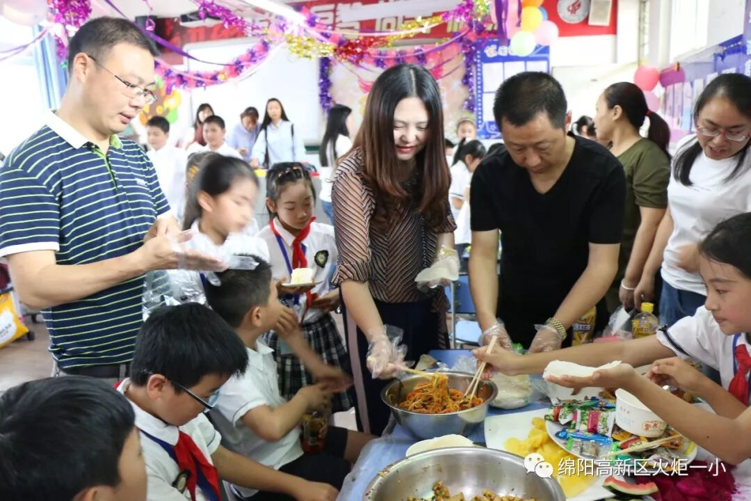 【火一六一特辑1】幸福滋味  丝丝入“口”--六一冷餐会之“春卷节”
