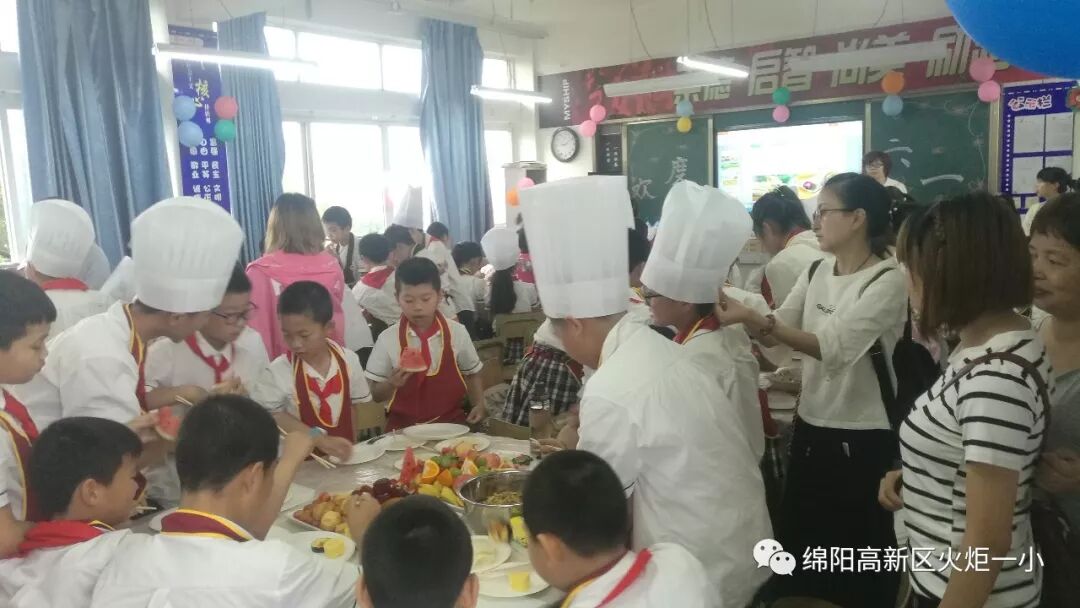 【火一六一特辑1】幸福滋味  丝丝入“口”--六一冷餐会之“春卷节”