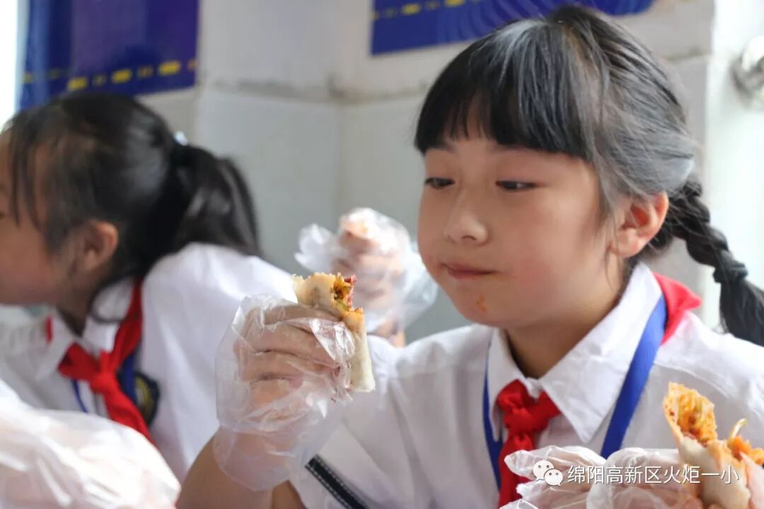 【火一六一特辑1】幸福滋味  丝丝入“口”--六一冷餐会之“春卷节”