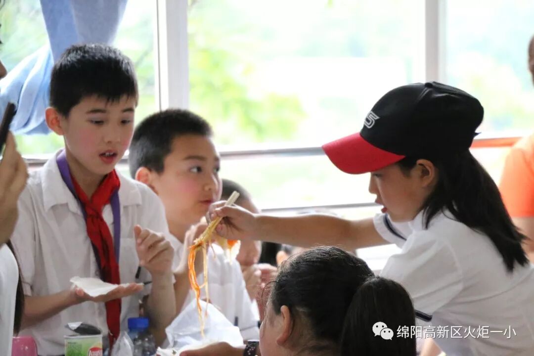 【火一六一特辑1】幸福滋味  丝丝入“口”--六一冷餐会之“春卷节”
