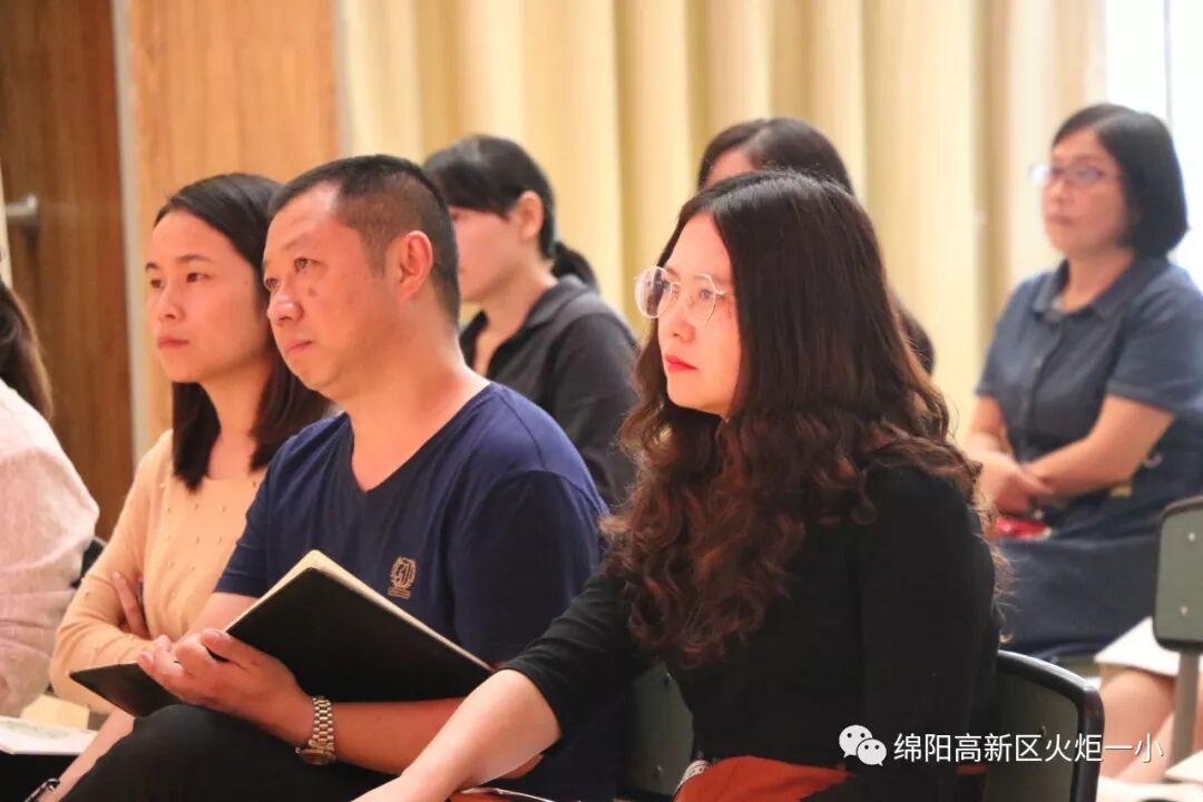 【火一动态】用脚步丈量世界的距离 ---第二十一期教师论坛