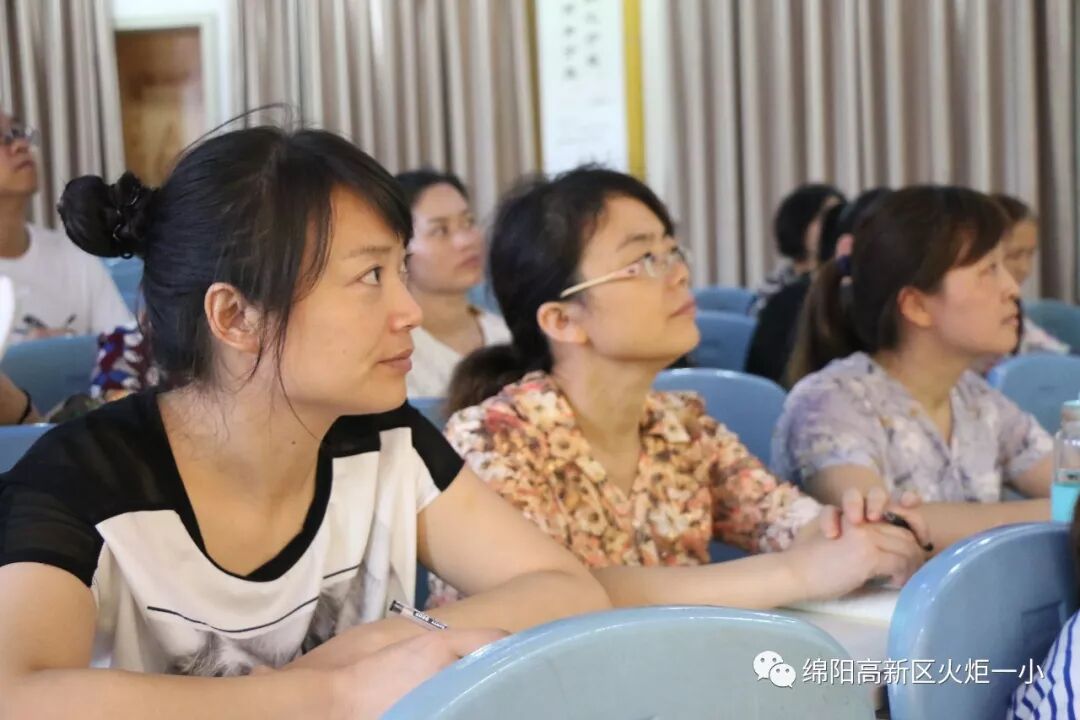 【火一动态】火炬一小2018年秋教师成长课程开课啦!