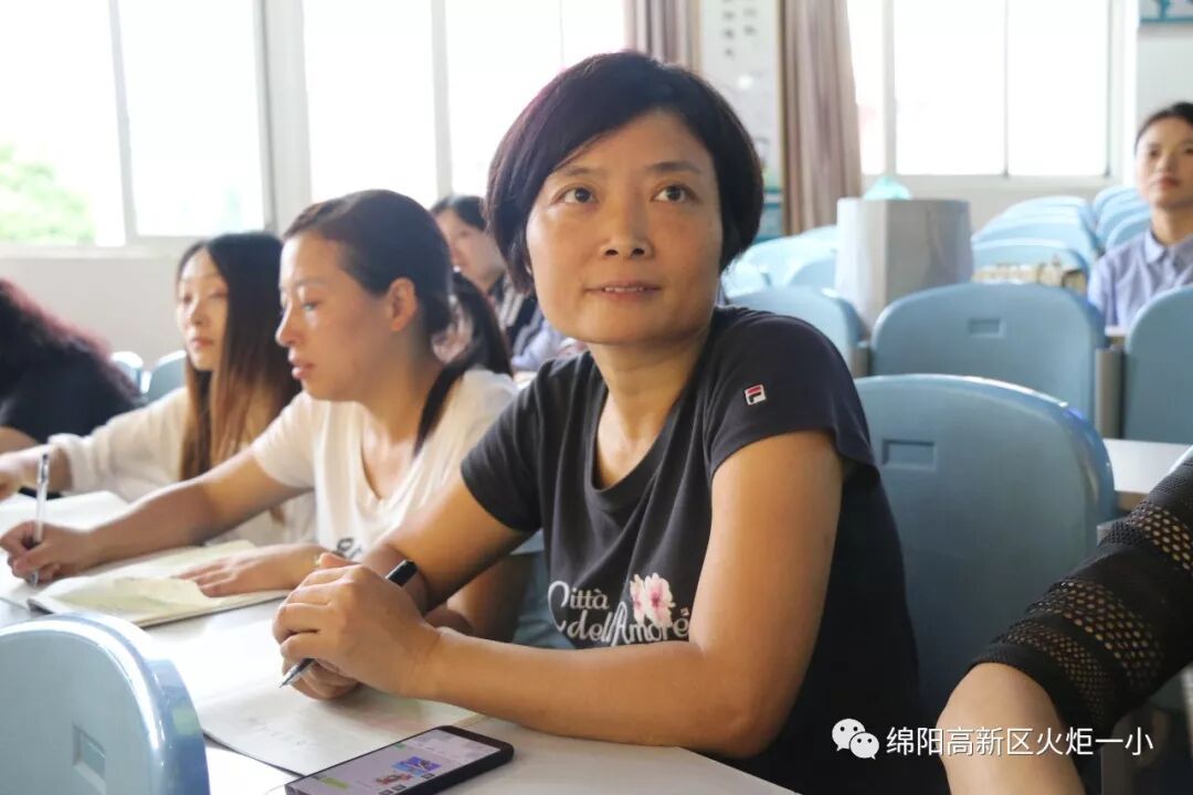 【火一动态】火炬一小2018年秋教师成长课程开课啦!