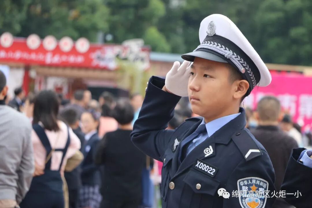 【火一动态】火炬一小“文明交通 浸润文明人生”主题艺术工作坊开展咯!