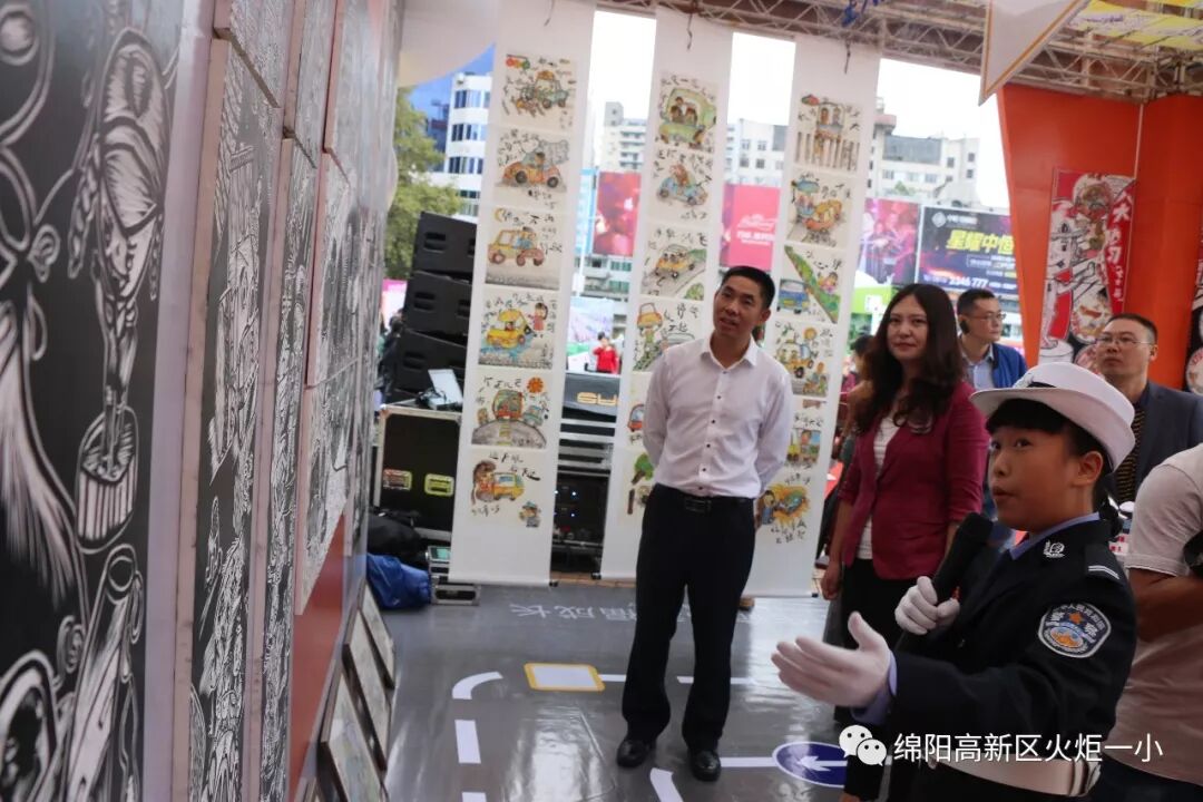 【火一动态】火炬一小“文明交通 浸润文明人生”主题艺术工作坊开展咯!