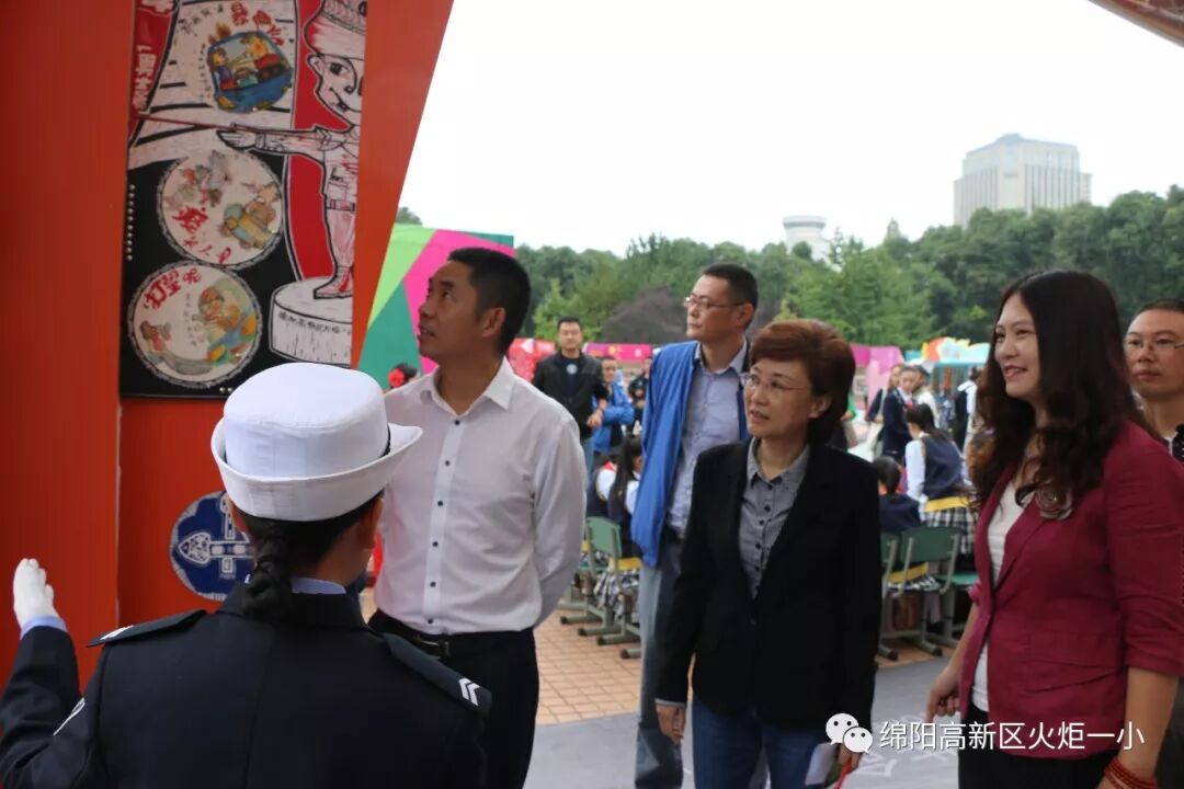 【火一动态】火炬一小“文明交通 浸润文明人生”主题艺术工作坊开展咯!