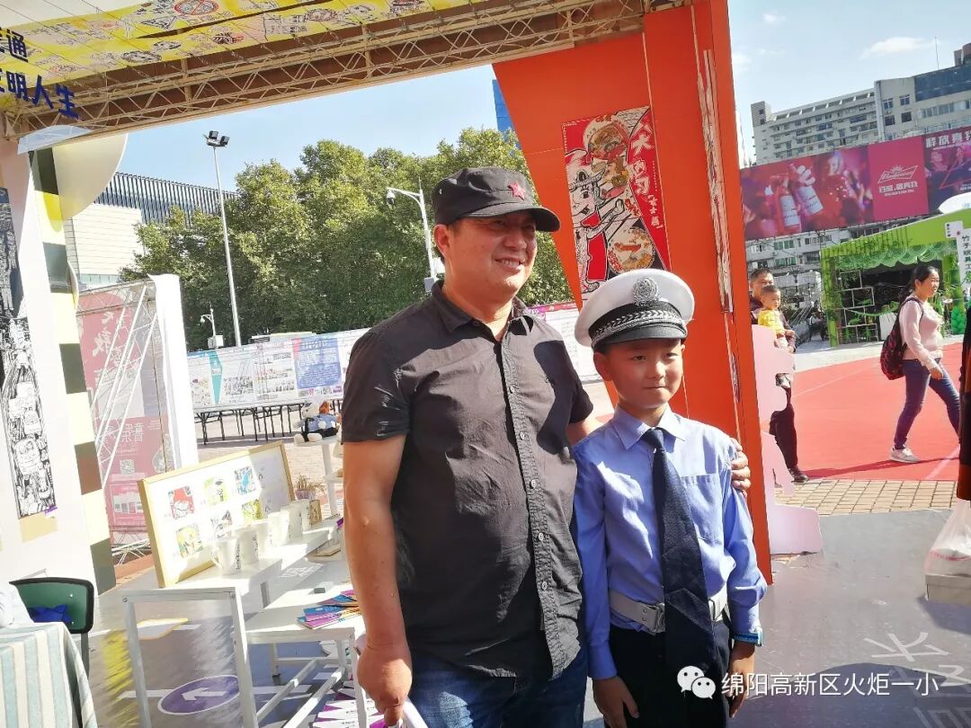 【火一动态】火炬一小“文明交通 浸润文明人生”主题艺术工作坊开展咯!