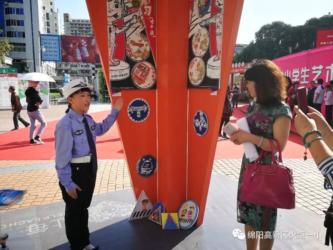 【火一动态】火炬一小“文明交通 浸润文明人生”主题艺术工作坊开展咯!