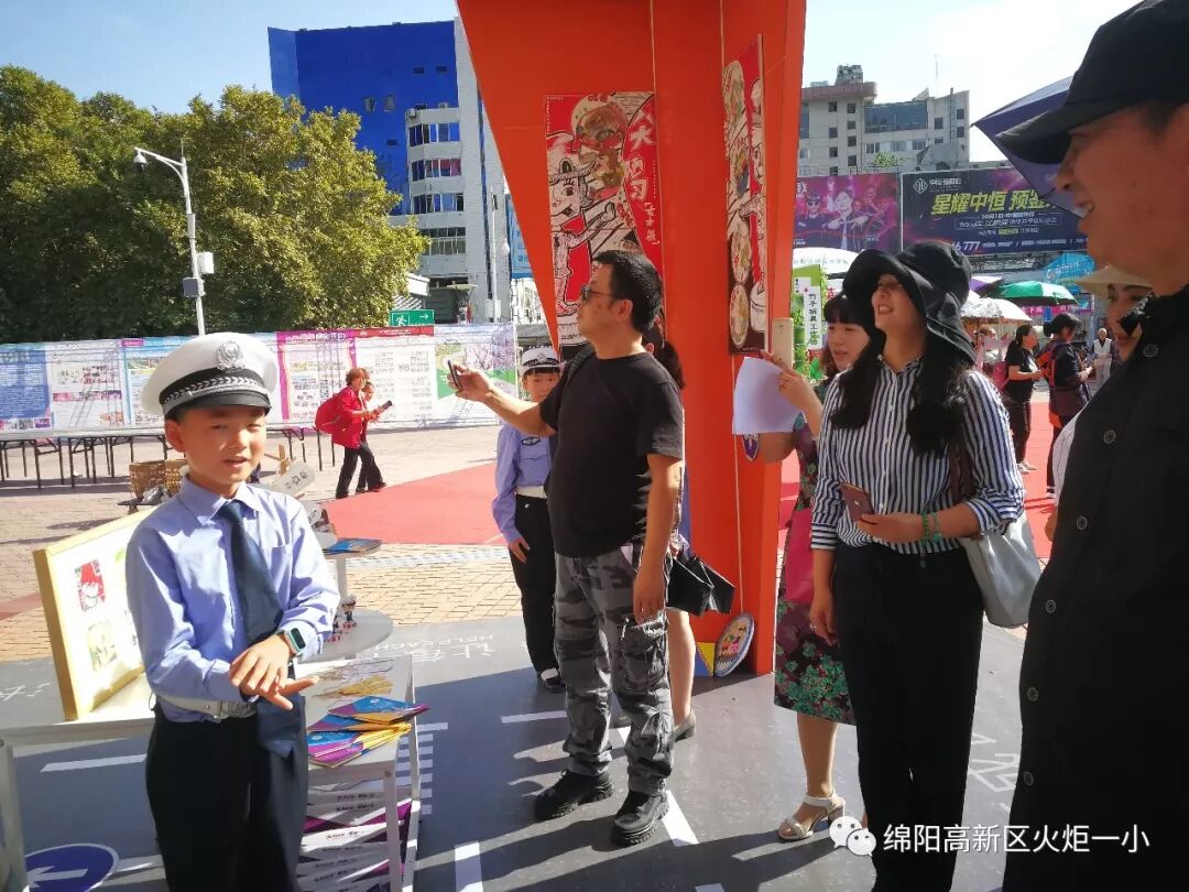 【火一动态】火炬一小“文明交通 浸润文明人生”主题艺术工作坊开展咯!