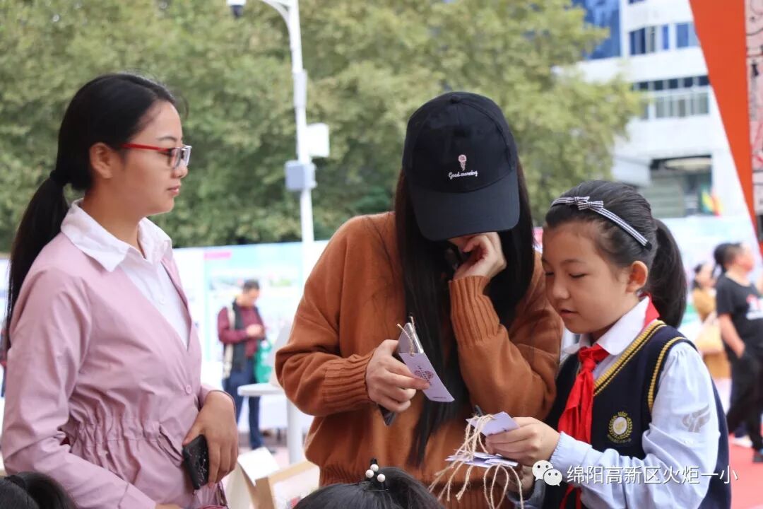 【火一动态】火炬一小“文明交通 浸润文明人生”主题艺术工作坊开展咯!