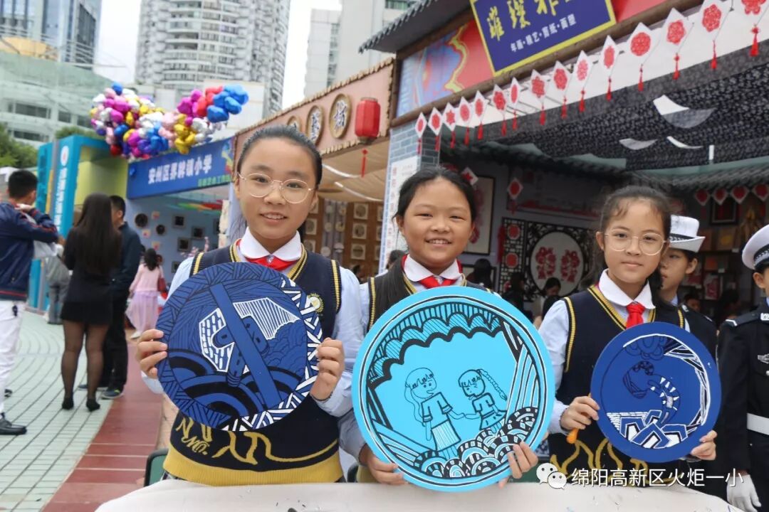 【火一动态】火炬一小“文明交通 浸润文明人生”主题艺术工作坊开展咯!
