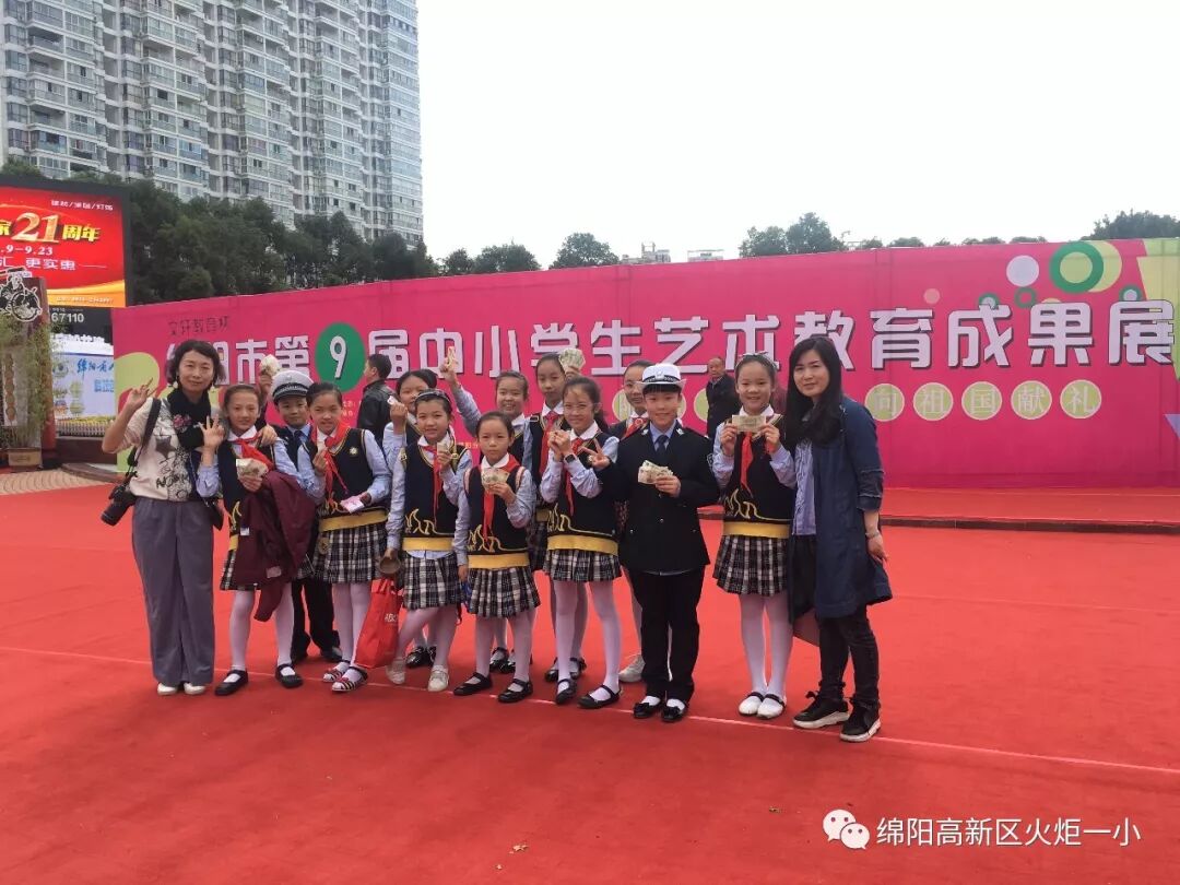 【火一动态】火炬一小“文明交通 浸润文明人生”主题艺术工作坊开展咯!