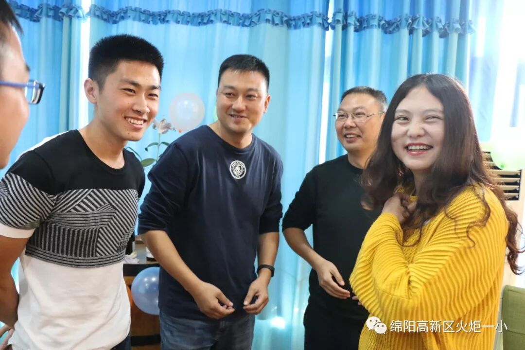 【火一动态】 肆意青春  我们在路上---火炬一小及月社2周年庆典