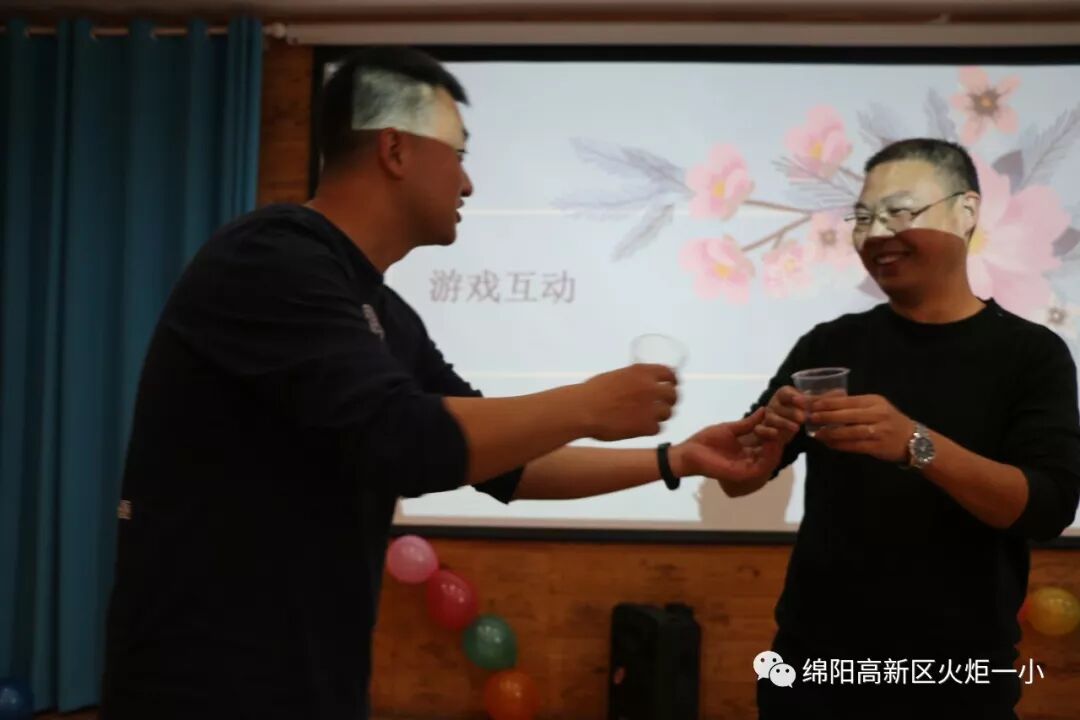 【火一动态】 肆意青春  我们在路上---火炬一小及月社2周年庆典