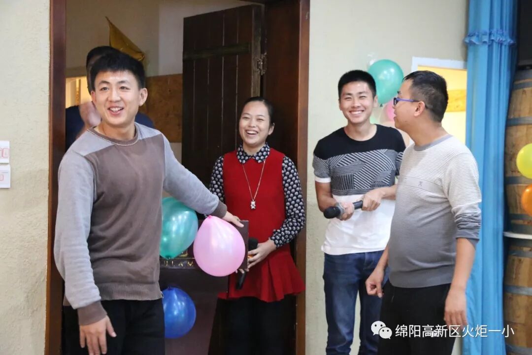 【火一动态】 肆意青春  我们在路上---火炬一小及月社2周年庆典