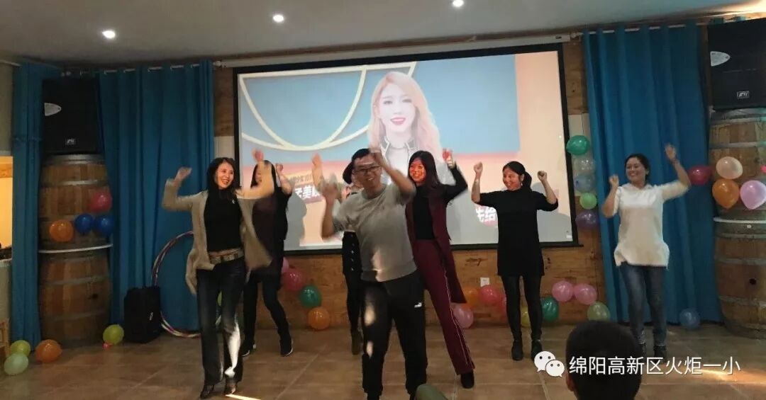 【火一动态】 肆意青春  我们在路上---火炬一小及月社2周年庆典