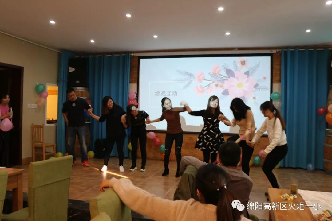 【火一动态】 肆意青春  我们在路上---火炬一小及月社2周年庆典