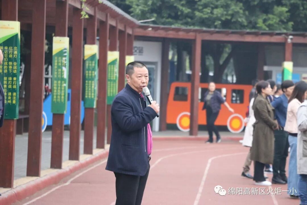 【火一动态】火炬一小2018年秋路队演练