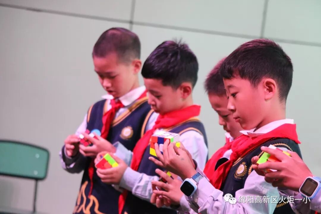 【火一竞赛节数科周】启迪智慧  玩转魔方