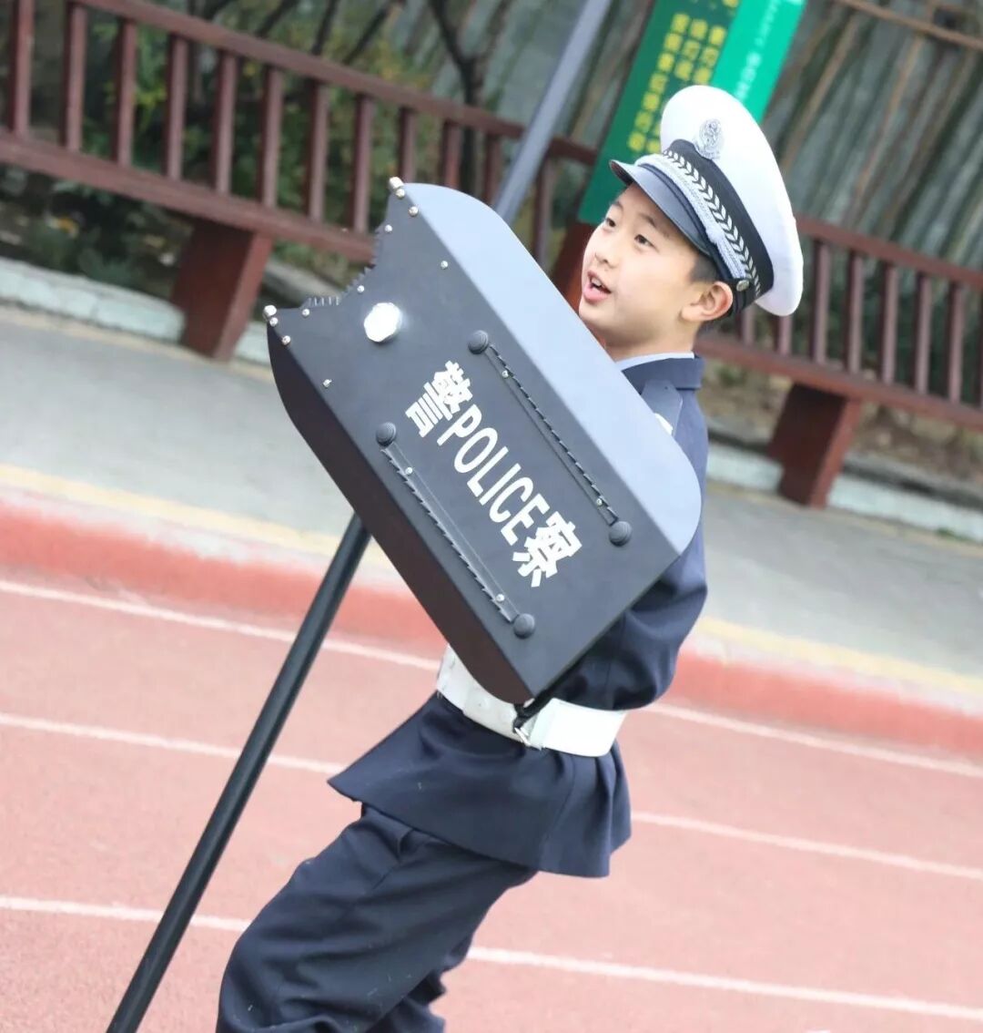 【火一动态】12.2“小细节  大安全”交通安全宣传活动暨火炬一小第八届红领巾小交警督导队成立仪式