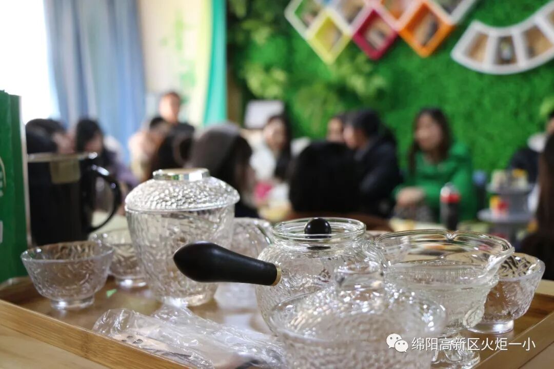 【火一动态】沐浴书香  润泽幸福 ---及月社读书活动