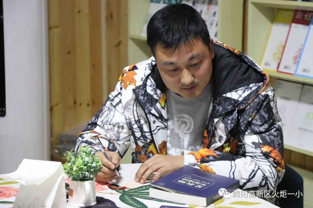 【火一动态】沐浴书香  润泽幸福 ---及月社读书活动