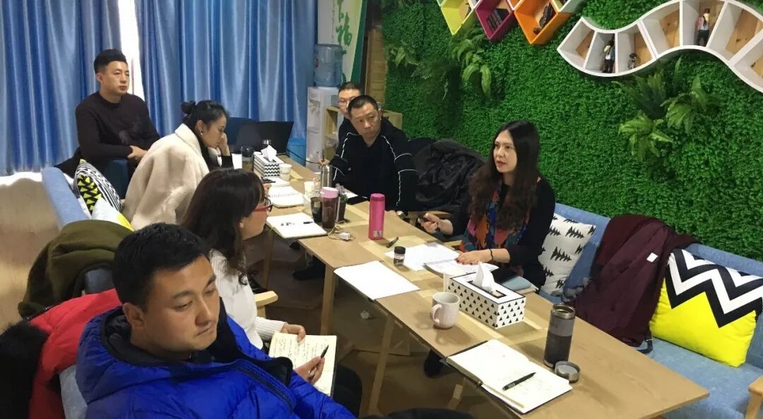 【火一动态】更新观念,努力成为“星教师”——火炬一小2019年春开学教师培训会
