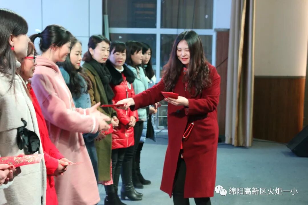 【火一动态】更新观念,努力成为“星教师”——火炬一小2019年春开学教师培训会