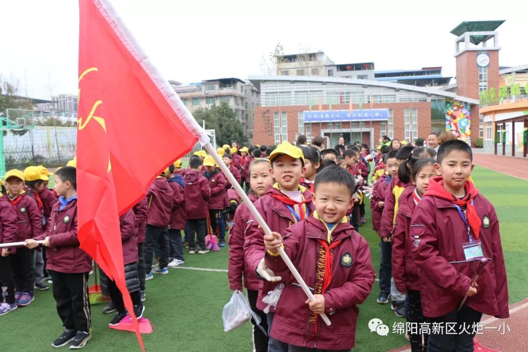 【火一动态】雷锋就是你、我、他 ——火炬一小开展“学雷锋”社会实践活动
