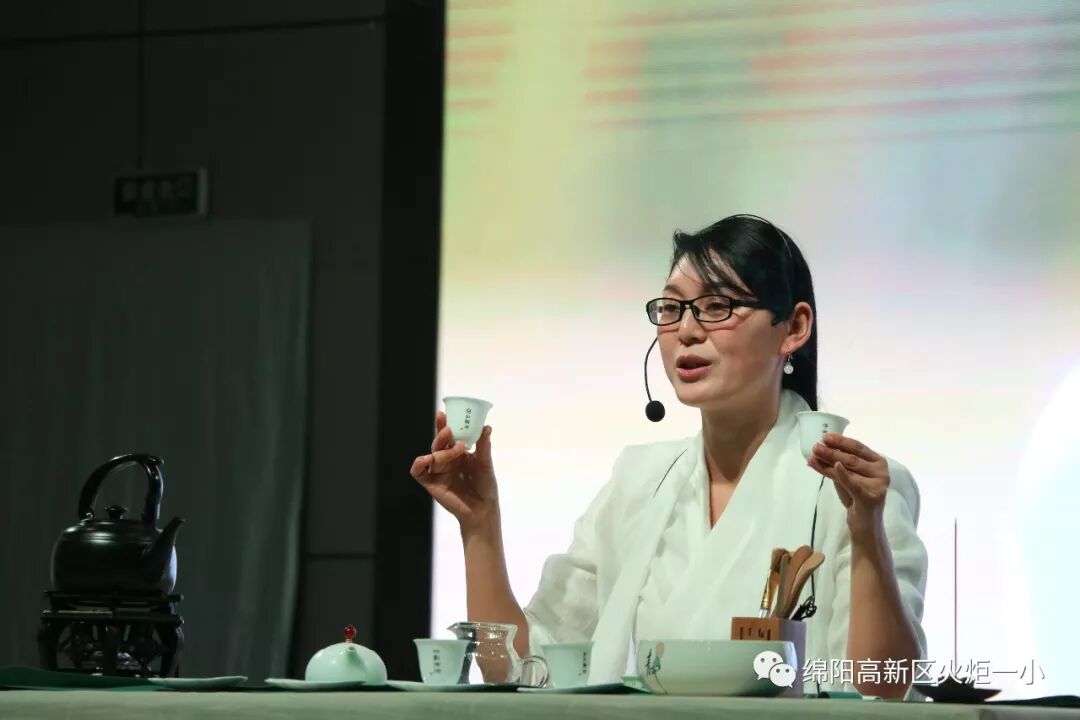【火一动态】品⼀缕茶香，悟幸福味道——火炬一小“三.八”节教师生活课程