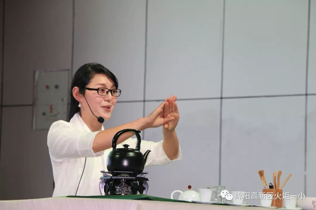 【火一动态】品⼀缕茶香，悟幸福味道——火炬一小“三.八”节教师生活课程