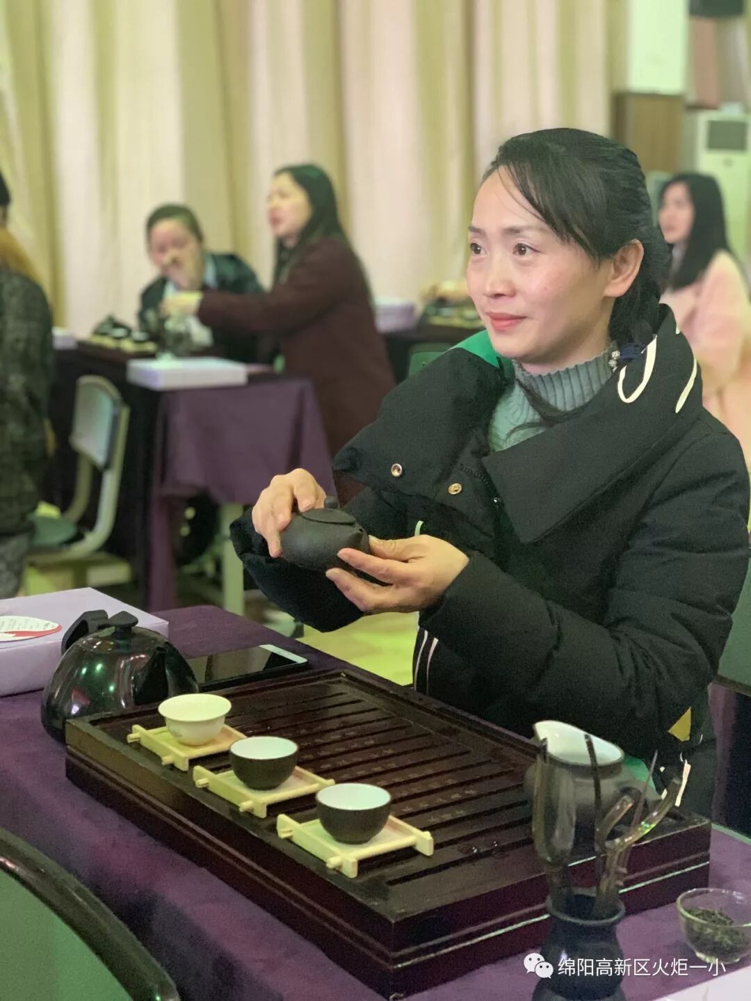 【火一动态】品⼀缕茶香，悟幸福味道——火炬一小“三.八”节教师生活课程