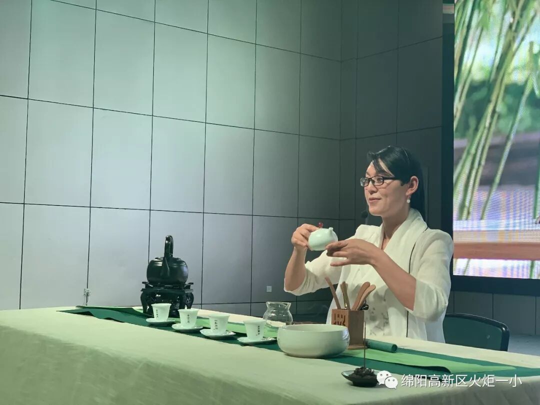 【火一动态】品⼀缕茶香，悟幸福味道——火炬一小“三.八”节教师生活课程