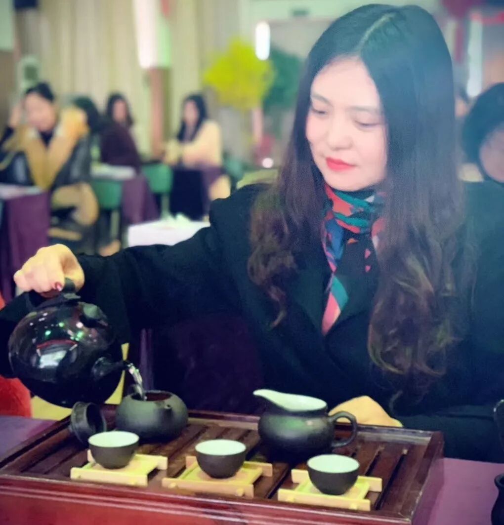【火一动态】品⼀缕茶香，悟幸福味道——火炬一小“三.八”节教师生活课程