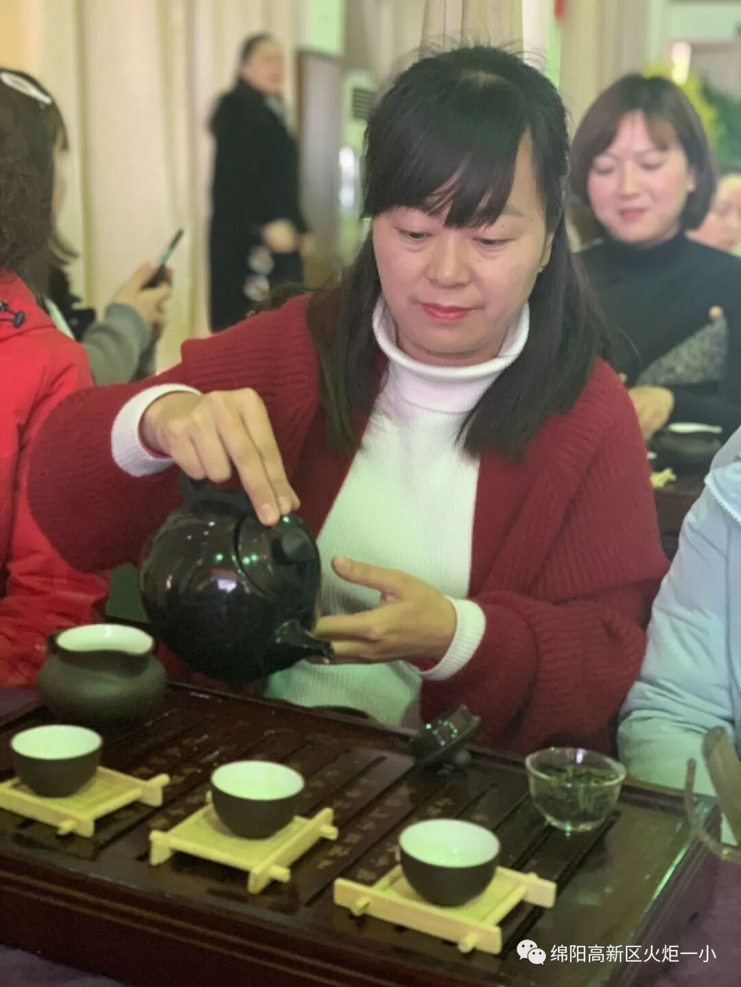 【火一动态】品⼀缕茶香，悟幸福味道——火炬一小“三.八”节教师生活课程