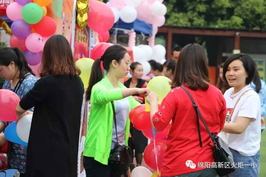 【火一读书节】跳蚤书市淘快乐，幸福一小飘书香   ——第六届跳蚤书市