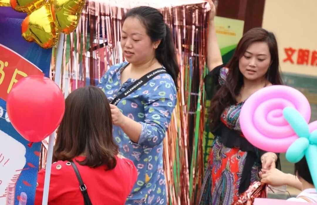 【火一读书节】跳蚤书市淘快乐，幸福一小飘书香   ——第六届跳蚤书市